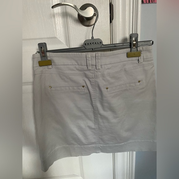 Low rise skirt - Picture 3 of 3